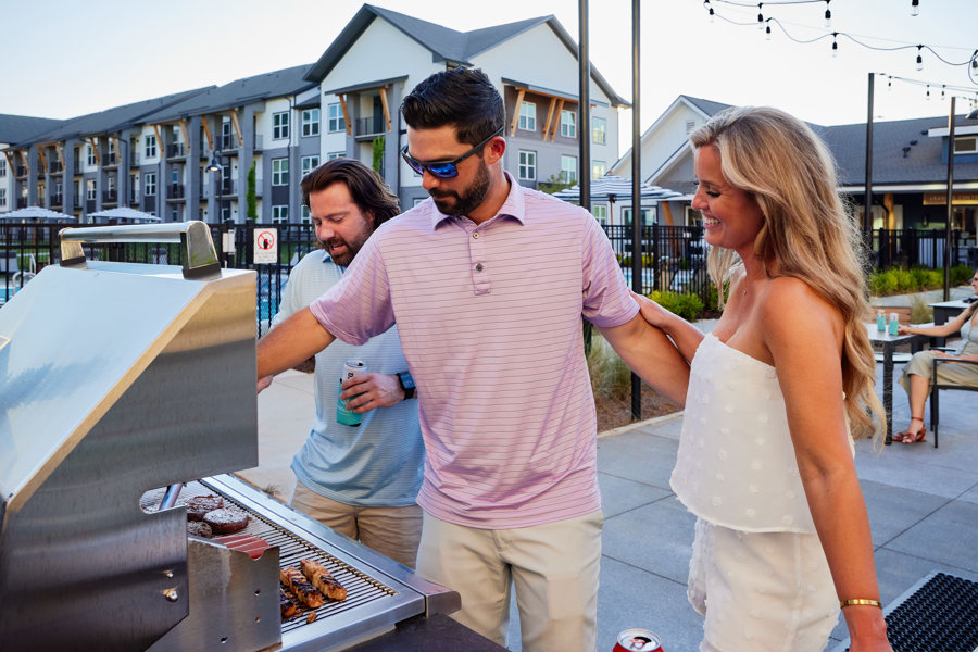 friends grilling